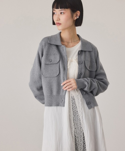 ADAM ET ROPE'（アダムエロペ）の「コットンカシミヤポケットカーディガン（カーディガン/ボレロ・レディース・サックスブルー/レッド系その他2/オフホワイト/グレー・FREE）」の2枚目の写真