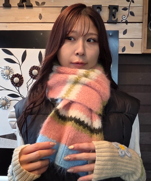 ｔｏｌｅｎｅ（トレネ）の「カラフル ブロッキングデザイン モヘアライク マフラー（マフラー・レディース・ホワイト/ピンク/ブルー・FREE）」の3枚目の写真
