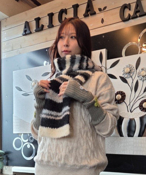 ｔｏｌｅｎｅ（トレネ）の「カラフル ブロッキングデザイン モヘアライク マフラー（マフラー・レディース・ホワイト/ピンク/ブルー・FREE）」の11枚目の写真