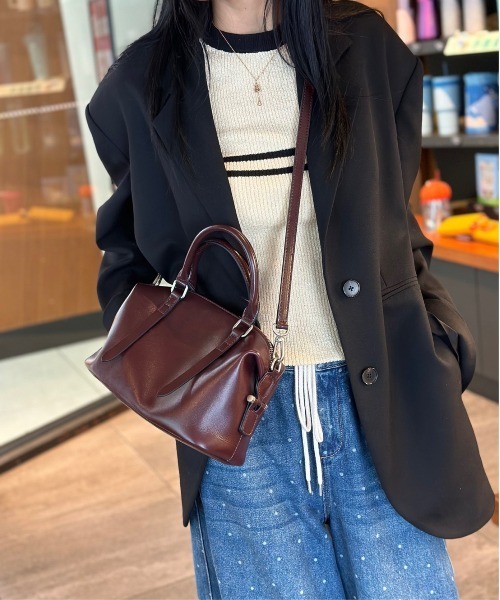 NiiNa(ニーナ)の「【 NiiNa / ニーナ 】高品質レザー2WAYミニボストンバッグ(ボストンバッグ・レディース・レッド/グリーン/ダークブラウン/ブラック・FREE)」の6枚目の写真
