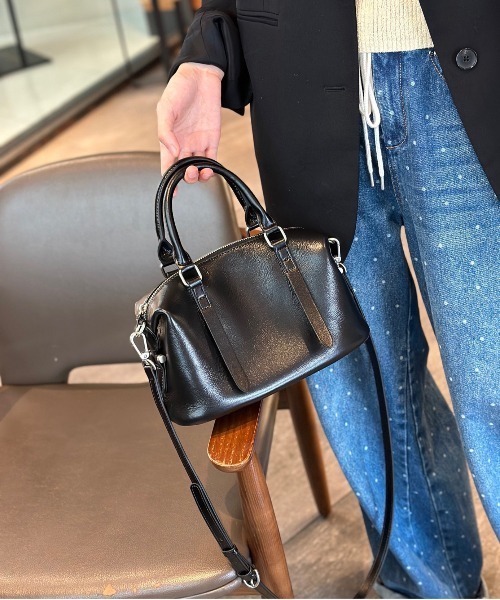 NiiNa(ニーナ)の「【 NiiNa / ニーナ 】高品質レザー2WAYミニボストンバッグ(ボストンバッグ・レディース・レッド/グリーン/ダークブラウン/ブラック・FREE)」の7枚目の写真