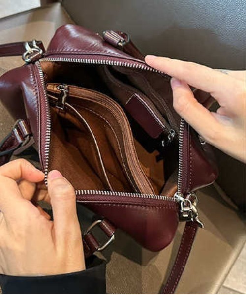 NiiNa(ニーナ)の「【 NiiNa / ニーナ 】高品質レザー2WAYミニボストンバッグ(ボストンバッグ・レディース・レッド/グリーン/ダークブラウン/ブラック・FREE)」の10枚目の写真