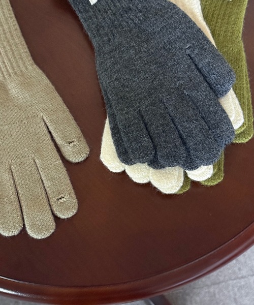 by muni:r（バイ ムニール）の「ソフトウールタッチ ニットグローブ（手袋・レディース・ベージュ/アイボリー/オリーブ/チャコールグレー・FREE）」の12枚目の写真