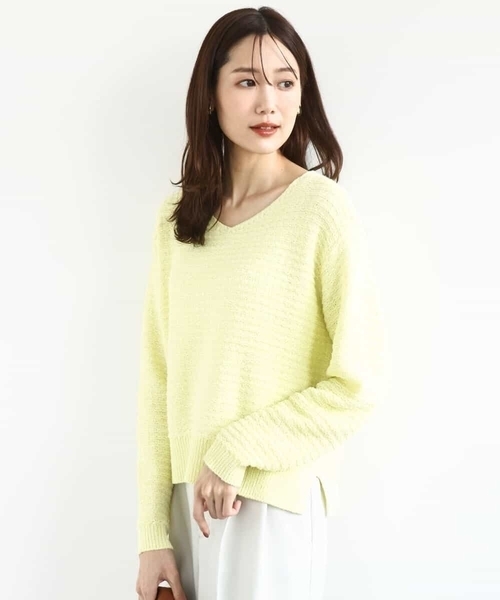 MK MICHEL KLEIN(エムケーミッシェルクラン)の「ツィーディーVネックニット/洗える(ニット/セーター・レディース・ライトイエロー/アイボリー・38)」の1枚目の写真