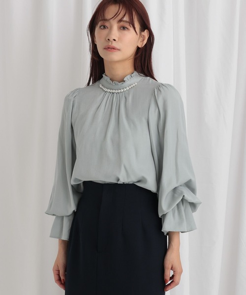 mysty woman（ミスティウーマン）の「パールツキハイネックブラウス　638056（シャツ/ブラウス・レディース・オフホワイト/グレー/ブラック・FREE）」の3枚目の写真