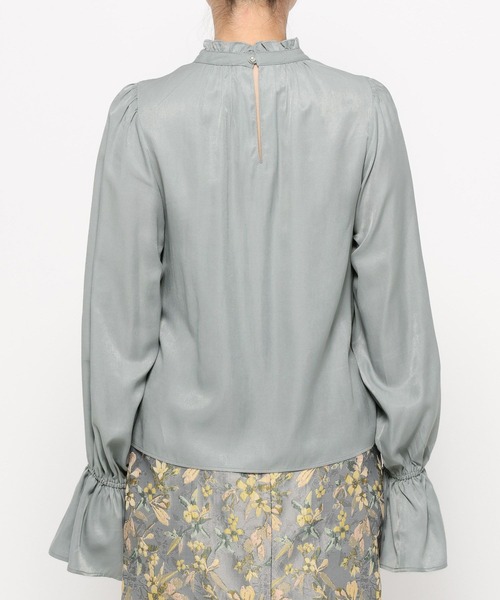 mysty woman（ミスティウーマン）の「パールツキハイネックブラウス　638056（シャツ/ブラウス・レディース・オフホワイト/グレー/ブラック・FREE）」の10枚目の写真