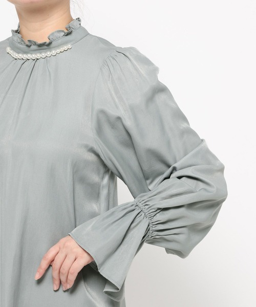 mysty woman（ミスティウーマン）の「パールツキハイネックブラウス　638056（シャツ/ブラウス・レディース・オフホワイト/グレー/ブラック・FREE）」の12枚目の写真