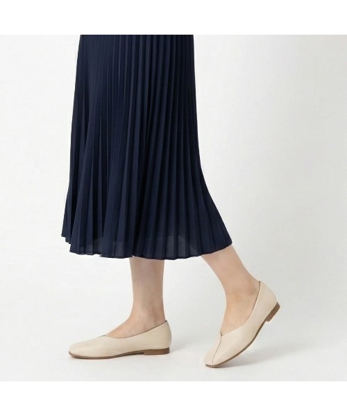 ing(イング)の「【WEB限定】スクエアトゥフラットシューズ(バレエシューズ・レディース・イエロー/ダークブラウン/ブラック/アイボリー・24.5cm/24cm/23.5cm/23cm/22.5cm)」の10枚目の写真