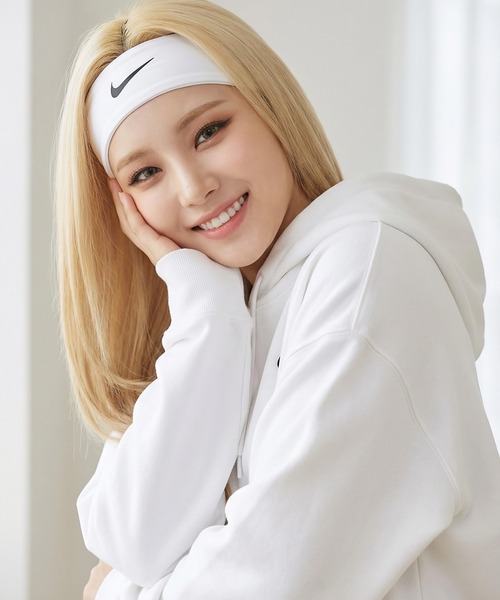 NIKE（ナイキ）の「【NIKE/ナイキ 】ナイキ Dri-Fit フューリー クラシック ヘッドバンド（ヘアバンド・メンズ・ライトブルー/ブルー/ピンク/ホワイト/ブラック/オレンジ/ネイビー/パープル/レッド・FREE）」の2枚目の写真