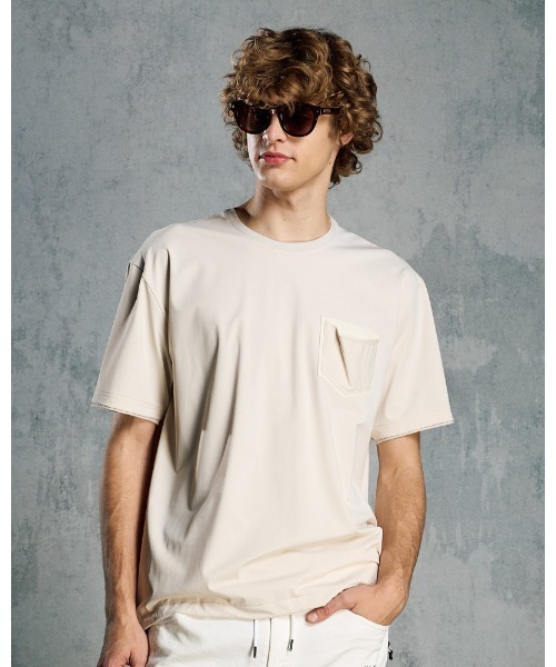 wjk（ダヴルジェイケイ）の「drawstring leather pocket S/S（Tシャツ/カットソー・メンズ・チャコールグレー/ブラック/ライトベージュ・SMALL/MEDIUM/LARGE/X-LARGE）」の3枚目の写真