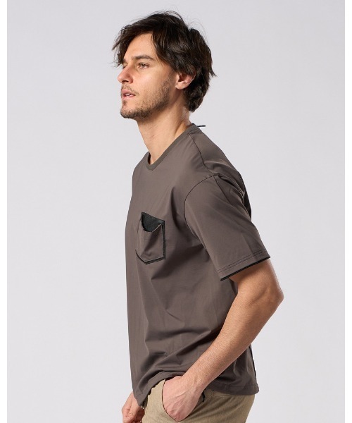 wjk（ダヴルジェイケイ）の「drawstring leather pocket S/S（Tシャツ/カットソー・メンズ・チャコールグレー/ブラック/ライトベージュ・SMALL/MEDIUM/LARGE/X-LARGE）」の5枚目の写真