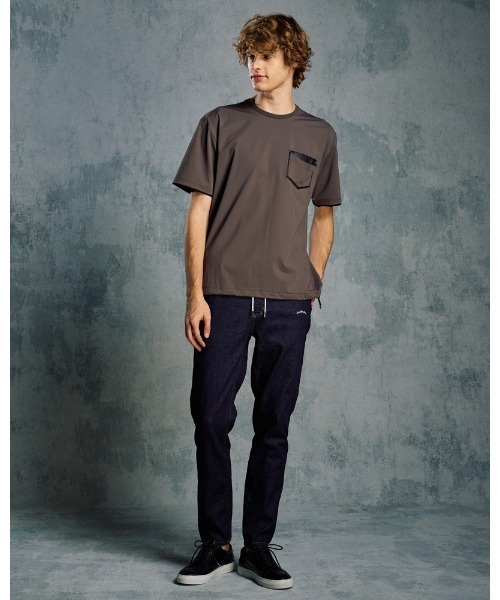 wjk（ダヴルジェイケイ）の「drawstring leather pocket S/S（Tシャツ/カットソー・メンズ・チャコールグレー/ブラック/ライトベージュ・SMALL/MEDIUM/LARGE/X-LARGE）」の16枚目の写真