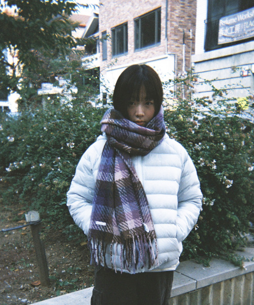 THECOLDESTMOMENT（ザコールデストモーメント）の「TCM mini logo check heavy muffler (purple/pink)（マフラー・レディース・その他・ONE SIZE）」の6枚目の写真
