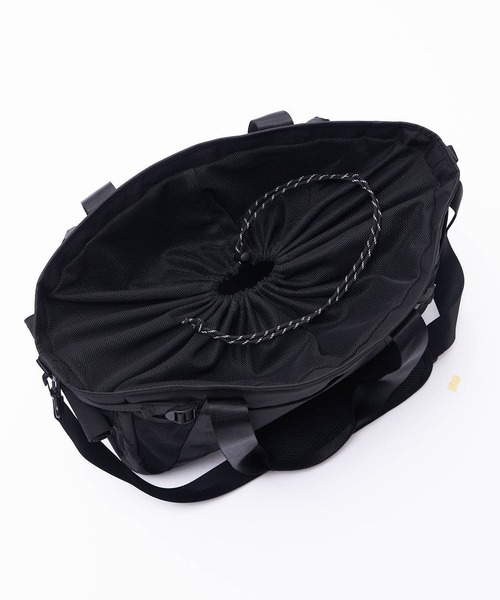 KiU(キウ)の「マルチキャリーバッグ ペットキャリー(25L)(トートバッグ・レディース・ブラック系その他/ダークグリーン系/ブラック・FREE)」の7枚目の写真