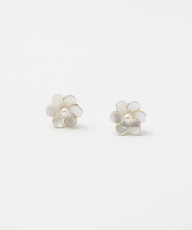 green label relaxing（グリーンレーベルリラクシング）の「シェル フラワー ピアス（ピアス（両耳用））」