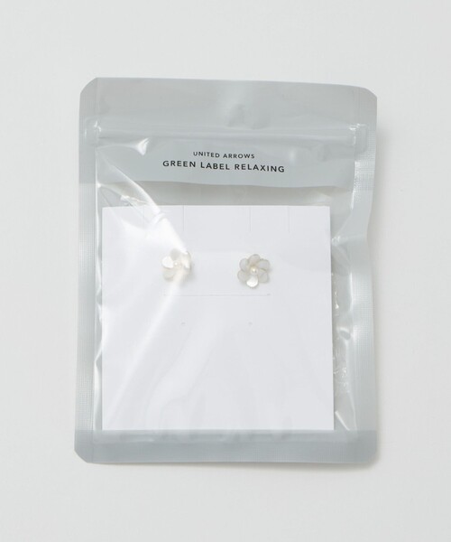green label relaxing（グリーンレーベルリラクシング）の「シェル フラワー ピアス（ピアス（両耳用）・レディース・オフホワイト・FREE）」の7枚目の写真