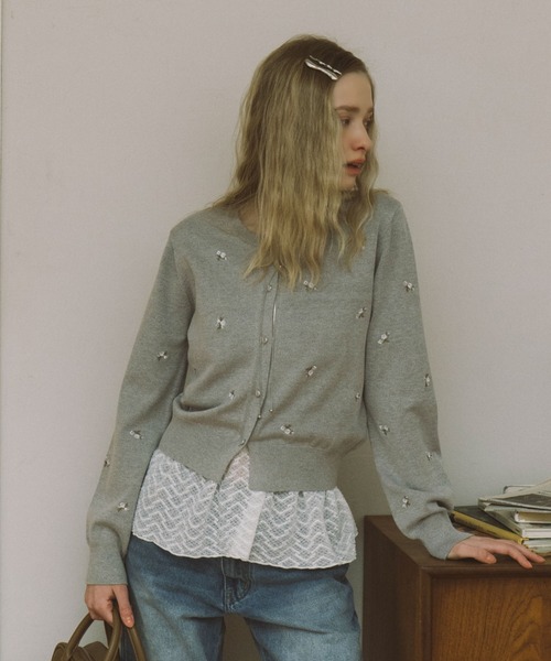 archives（アルシーヴ）の「【アンチピリング】小花柄刺繍ニットカーディガン（カーディガン/ボレロ・レディース・アイボリー/グレー/ネイビー・MEDIUM）」の5枚目の写真