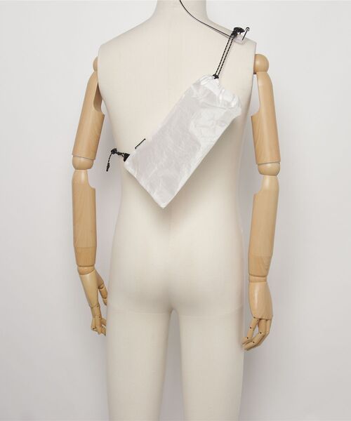 BURLAP OUTFITTER（バーラップアウトフィッター）の「BURLAP OUTFITTER - CS MINI SHOPPER BAG（ボディバッグ/ウエストポーチ・メンズ・ホワイト・ONE SIZE）」の5枚目の写真