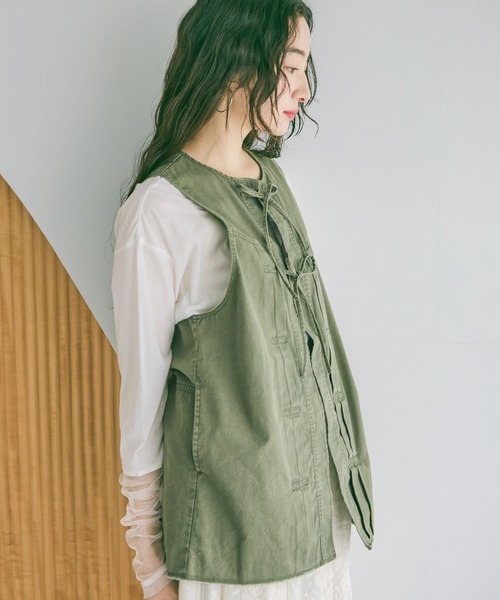 niko and...(ニコアンド)の「アソートフロントリボンベスト(ベスト・レディース・アイボリー/インディゴブルー/カーキ/ブラック・LARGE/MEDIUM)」の4枚目の写真