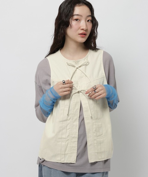 niko and...(ニコアンド)の「アソートフロントリボンベスト(ベスト・レディース・アイボリー/インディゴブルー/カーキ/ブラック・LARGE/MEDIUM)」の6枚目の写真