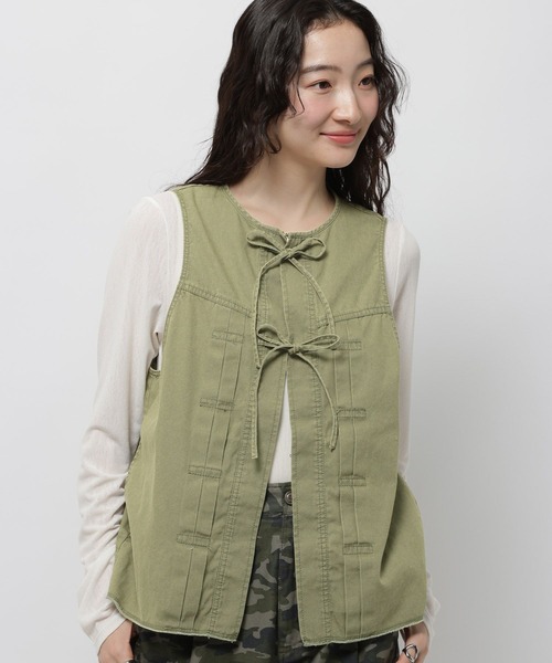 niko and...(ニコアンド)の「アソートフロントリボンベスト(ベスト・レディース・アイボリー/インディゴブルー/カーキ/ブラック・LARGE/MEDIUM)」の9枚目の写真