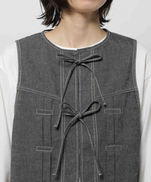 niko and...(ニコアンド)の「アソートフロントリボンベスト(ベスト・レディース・アイボリー/インディゴブルー/カーキ/ブラック・LARGE/MEDIUM)」の17枚目の写真