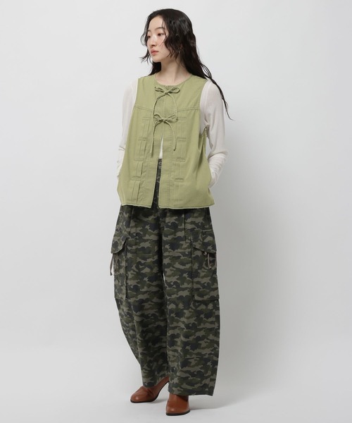 niko and...(ニコアンド)の「アソートフロントリボンベスト(ベスト・レディース・アイボリー/インディゴブルー/カーキ/ブラック・LARGE/MEDIUM)」の8枚目の写真