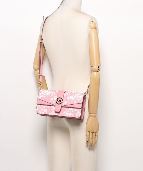 MICHAEL KORS（マイケルコース）の「GREENWICH コンバーチブル ショルダー ミディアム - MKシグネチャー（ショルダーバッグ・レディース・ピンク系・FREE）」の6枚目の写真