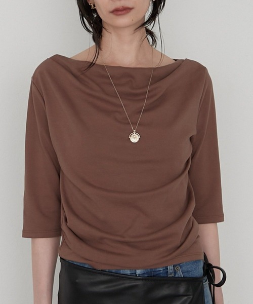 LOUNGEDRESS(ラウンジドレス)の「《着映えトップス》ドレープカットソー(Tシャツ/カットソー・レディース・ブラック系その他/オフホワイト/ブラック/ブラック系その他2/モカ・FREE)」の1枚目の写真
