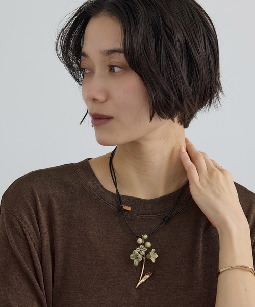 SALON adam et rope'(サロン アダム エ ロペ)の「【WEB限定】ジービルニュアンスTシャツ(Tシャツ/カットソー・レディース・ブラウン/ベージュ/オフホワイト・FREE)」の19枚目の写真