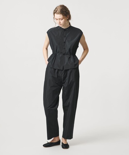 LOEFF（ロエフ）の「＜LOEFF＞グロッシー タフタ クロップド パンツ（その他パンツ・レディース・ブラック/ダークブラウン・0/1）」の5枚目の写真