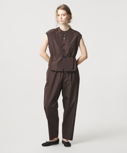 LOEFF（ロエフ）の「＜LOEFF＞グロッシー タフタ クロップド パンツ（その他パンツ・レディース・ブラック/ダークブラウン・0/1）」の7枚目の写真