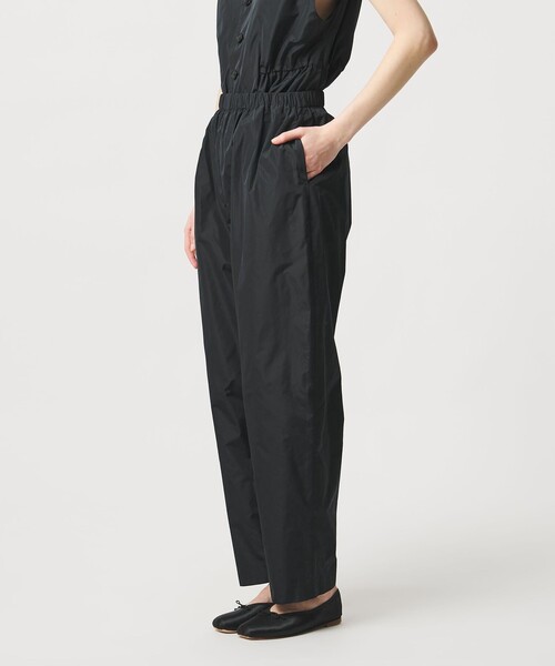 LOEFF（ロエフ）の「＜LOEFF＞グロッシー タフタ クロップド パンツ（その他パンツ・レディース・ブラック/ダークブラウン・0/1）」の9枚目の写真