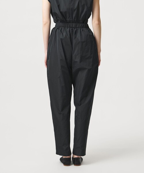 LOEFF（ロエフ）の「＜LOEFF＞グロッシー タフタ クロップド パンツ（その他パンツ・レディース・ブラック/ダークブラウン・0/1）」の11枚目の写真