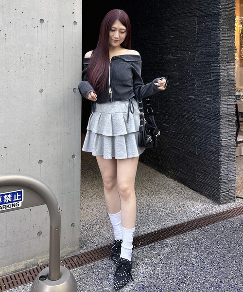 SPIRALGIRL(スパイラルガール)の「ピグメントオフショルギャザートップス(スウェット・レディース・ブルー/グレー/ブラック・FREE)」の11枚目の写真