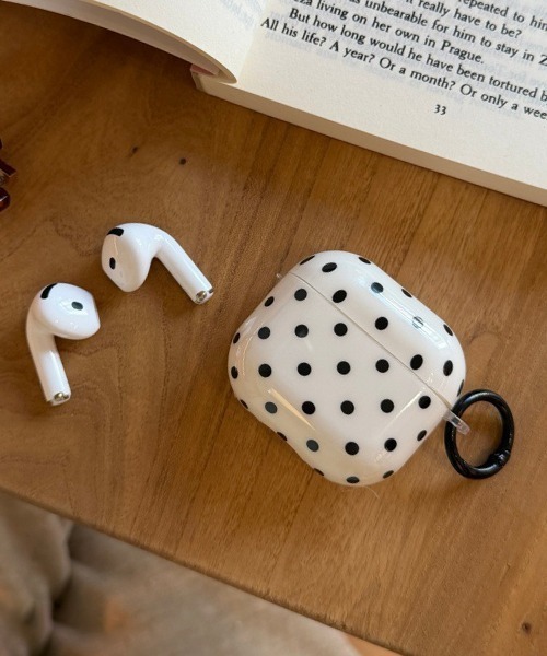 Fun & Daily(ファンアンドデイリー)の「Small Dot AirPods 4 / Pro3 Case / エアポッズ4 プロ3(ヘッドフォン/イヤホン・レディース・ホワイト・A/B)」の5枚目の写真