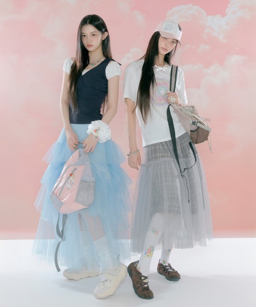 ROCKFISH WEATHERWEAR（ロックフィッシュウェザーウェア）の「[x ILLIT] BRYN VELCRO SNEAKERS V2（スニーカー・レディース・クリーム/シルバー・23.0cm/23.5cm/24.0cm/24.5cm/25.0cm）」の4枚目の写真