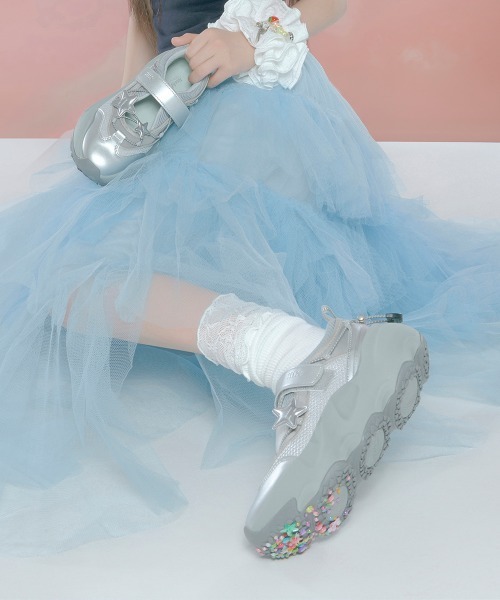 ROCKFISH WEATHERWEAR（ロックフィッシュウェザーウェア）の「[x ILLIT] BRYN VELCRO SNEAKERS V2（スニーカー・レディース・クリーム/シルバー・23.0cm/23.5cm/24.0cm/24.5cm/25.0cm）」の3枚目の写真