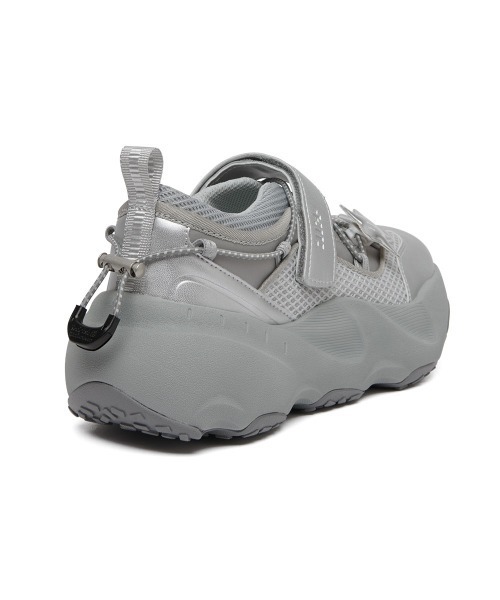 ROCKFISH WEATHERWEAR（ロックフィッシュウェザーウェア）の「[x ILLIT] BRYN VELCRO SNEAKERS V2（スニーカー・レディース・クリーム/シルバー・23.0cm/23.5cm/24.0cm/24.5cm/25.0cm）」の10枚目の写真