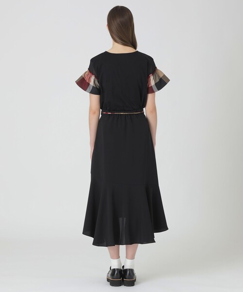 BLUE LABEL CRESTBRIDGE(ブルーレーベルクレストブリッジ)の「ツイルストレッチイレギュラーヘムスカート(スカート・レディース・ベージュ系その他/ブラック・38/36)」の5枚目の写真