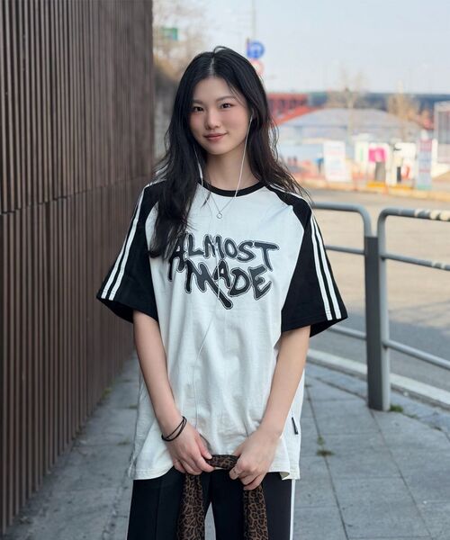 ELIMENO(エリメノ)の「EL メイド ラグランライン 半袖Tシャツ 5カラー(Tシャツ/カットソー・メンズ・バーガンディー/チャコール/ネイビー/ブラック/チャコールグレー×ブラック・1/2/3/4/5/6)」の10枚目の写真