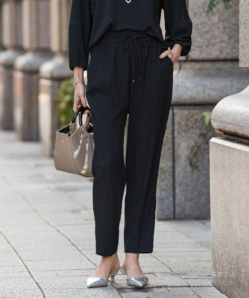 LAUTREAMONT(ロートレアモン)の「【涼・美・楽】テーパードパンツ≪13号あり≫(その他パンツ・レディース・ブラウン/ブラック/ベージュ・7号/9号)」の2枚目の写真