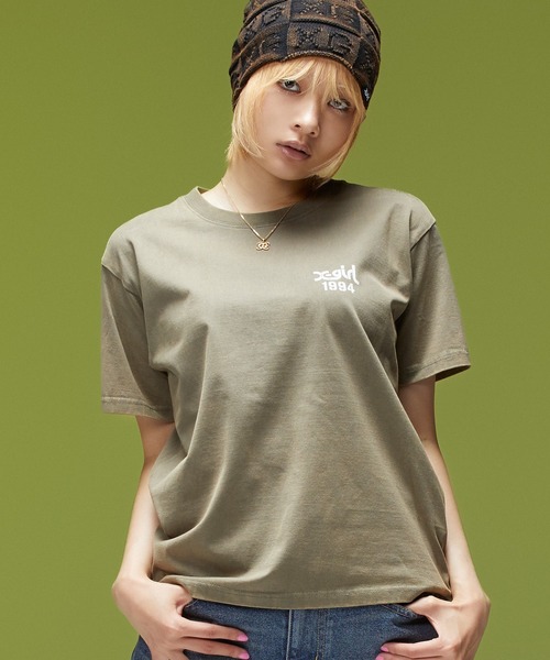 X-girl(エックスガール)の「FADED STENCIL LOGO S/S TEE(Tシャツ/カットソー・レディース・オフホワイト/オリーブ/ブラック・S/L/M)」の4枚目の写真