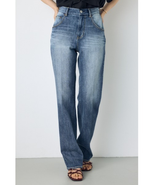 AZUL by moussy(アズールバイマウジー)の「【WEB限定】AZUL DENIM センタープレスストレートデニム ロング丈(デニムパンツ・レディース・ブルー/ワンウォッシュ・24inch/25inch/26inch/27inch)」の3枚目の写真