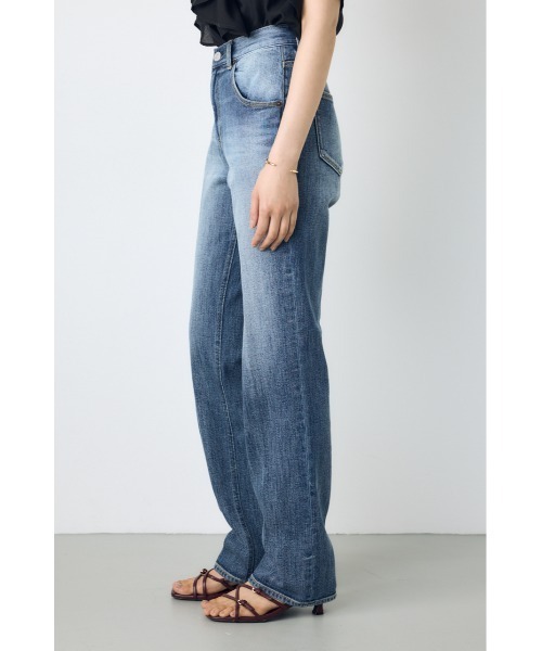 AZUL by moussy(アズールバイマウジー)の「【WEB限定】AZUL DENIM センタープレスストレートデニム ロング丈(デニムパンツ・レディース・ブルー/ワンウォッシュ・24inch/25inch/26inch/27inch)」の4枚目の写真