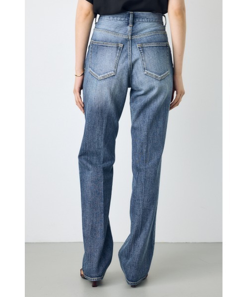 AZUL by moussy(アズールバイマウジー)の「【WEB限定】AZUL DENIM センタープレスストレートデニム ロング丈(デニムパンツ・レディース・ブルー/ワンウォッシュ・24inch/25inch/26inch/27inch)」の5枚目の写真