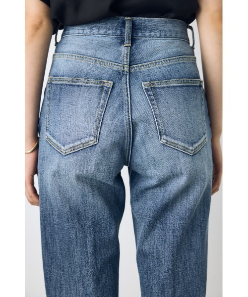 AZUL by moussy(アズールバイマウジー)の「【WEB限定】AZUL DENIM センタープレスストレートデニム ロング丈(デニムパンツ・レディース・ブルー/ワンウォッシュ・24inch/25inch/26inch/27inch)」の7枚目の写真