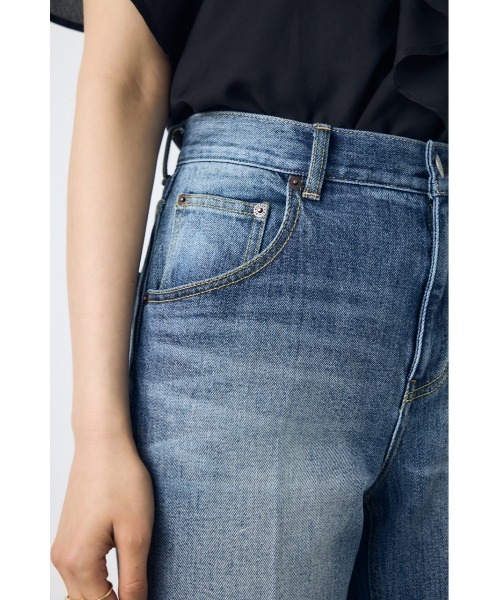AZUL by moussy(アズールバイマウジー)の「【WEB限定】AZUL DENIM センタープレスストレートデニム ロング丈(デニムパンツ・レディース・ブルー/ワンウォッシュ・24inch/25inch/26inch/27inch)」の8枚目の写真