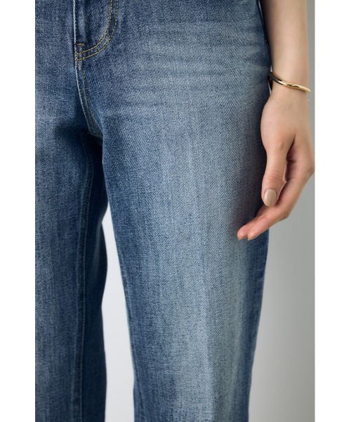 AZUL by moussy(アズールバイマウジー)の「【WEB限定】AZUL DENIM センタープレスストレートデニム ロング丈(デニムパンツ・レディース・ブルー/ワンウォッシュ・24inch/25inch/26inch/27inch)」の9枚目の写真
