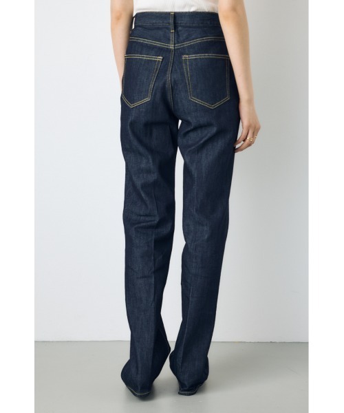 AZUL by moussy(アズールバイマウジー)の「【WEB限定】AZUL DENIM センタープレスストレートデニム ロング丈(デニムパンツ・レディース・ブルー/ワンウォッシュ・24inch/25inch/26inch/27inch)」の14枚目の写真